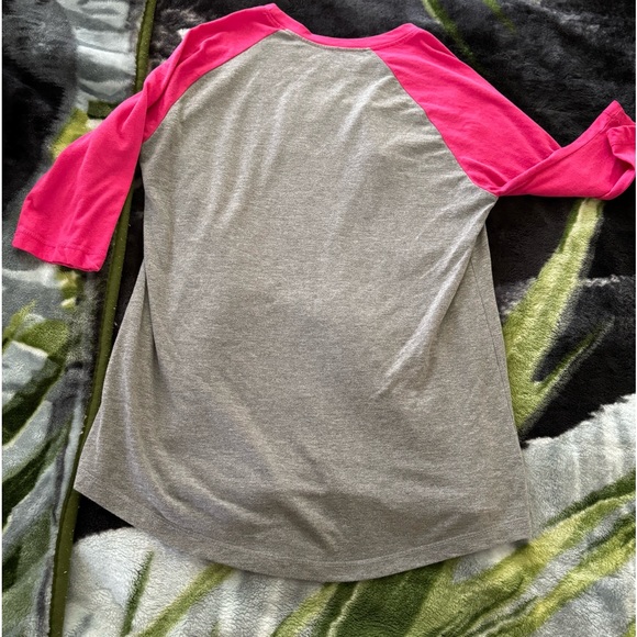 Women’s Self Embroidered Baseball Tee Pink and Grey Small #momlife - Picture 4 of 4